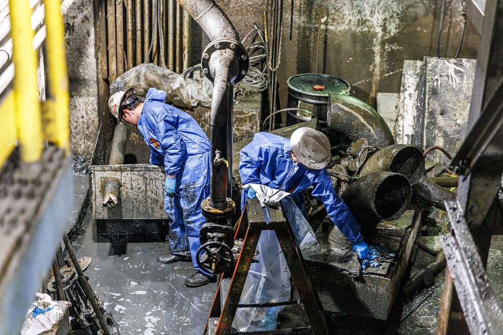 Industrial Cleaning and Maintenance - Photo